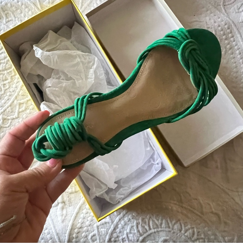 BODEN Knot Detail Suede Flat Sandals
Highland Green SIZE 38 NEW - Picture 8 of 8
